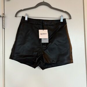 Superdown Black High Waist Shorts Sleek Design